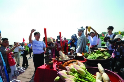 ɫʪع԰ Ϊ2000Ķɻ조ա